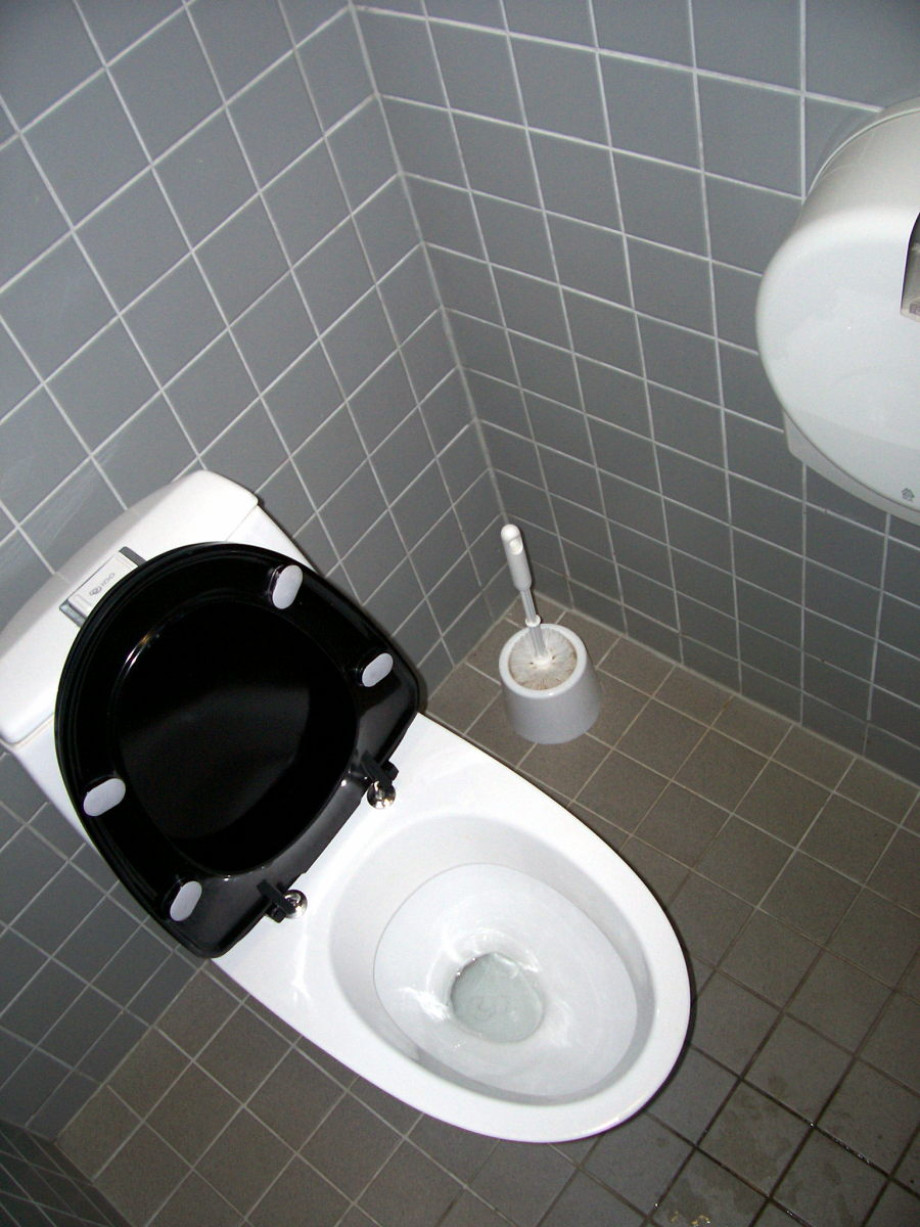 Туалет в деловом центре в Хельсинки. Изображение 2