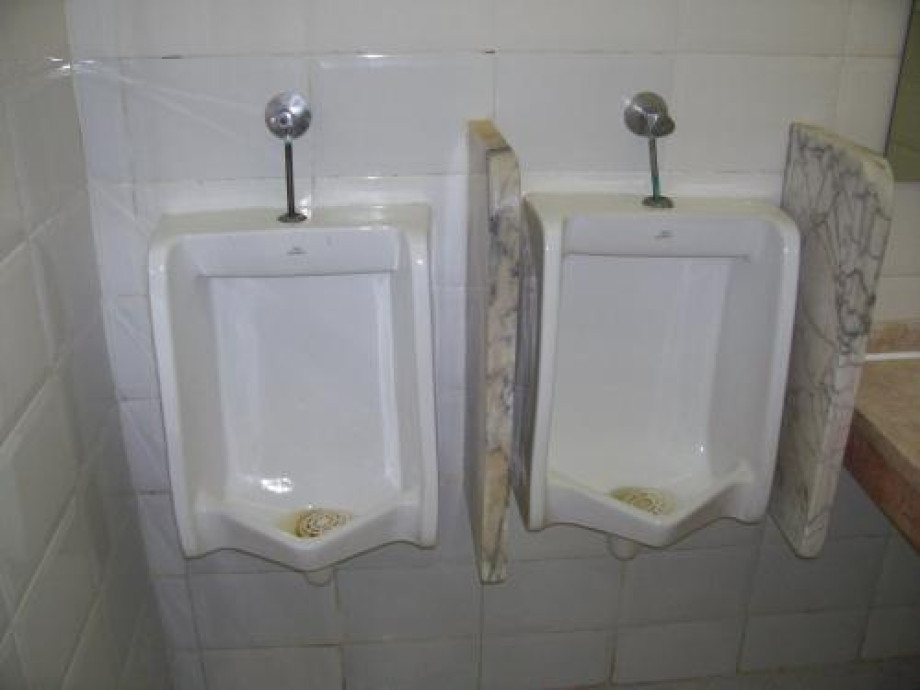 Туалет в школе дайвинга отеля «Coral Beach». Изображение 3