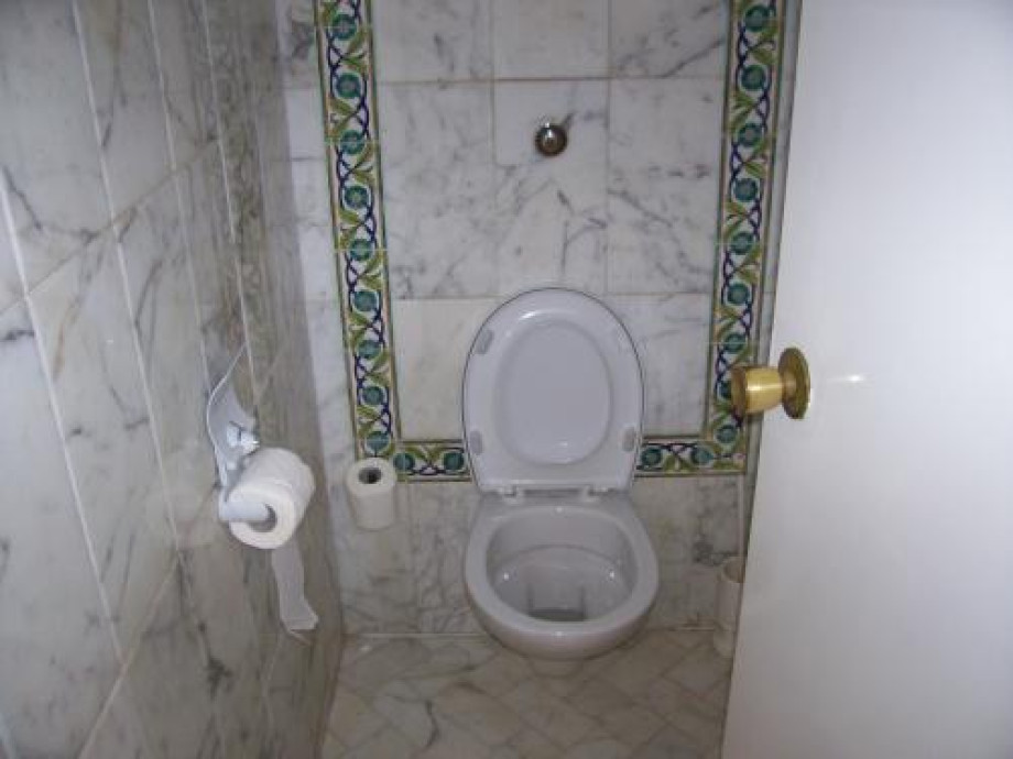 Туалет в холле отеля El Mouradi Palm Marina. Изображение 3