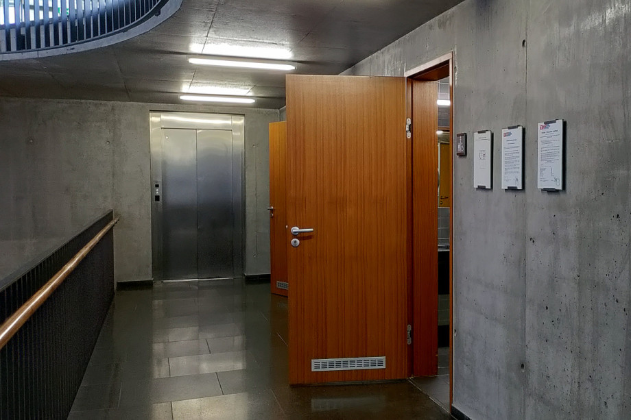 Туалет в Техническом университете Брна. Изображение 1