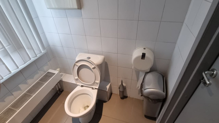 Туалет в клинике Будь здоров на Сретенке. Изображение 2