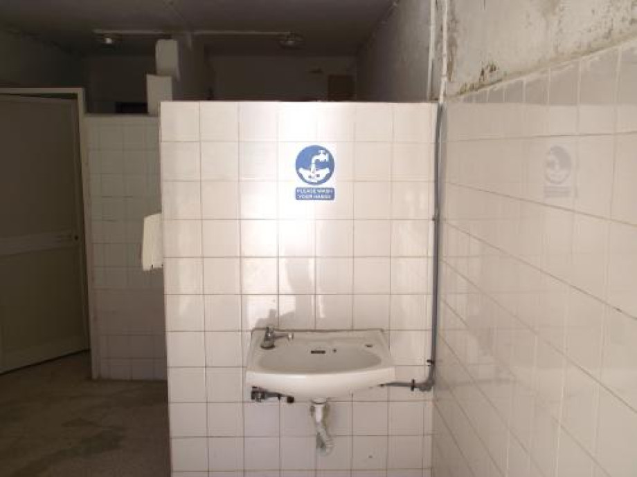 Общественный туалет в Сент-Полс-Бей. Изображение 4