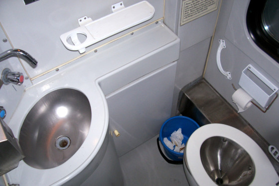 Вакуумный туалет в вагоне СВ Звязды