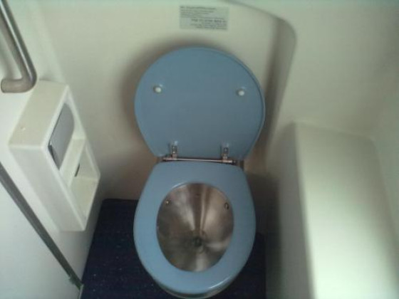 Туалет в израильском Bombardier