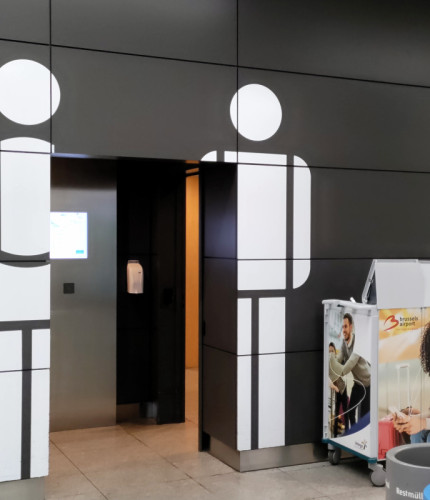 Туалет в зале регистраций брюссельского аэропорта