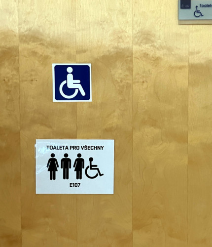 Туалет для всех в брненском техническом университете
