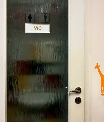 Туалет в десткой игровой комнате Kids Jungle