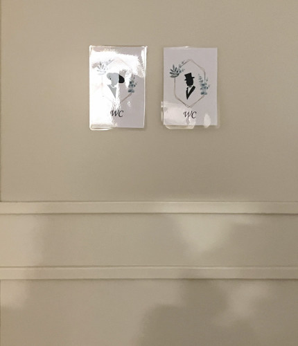 Туалет с цитатами из Евангелия