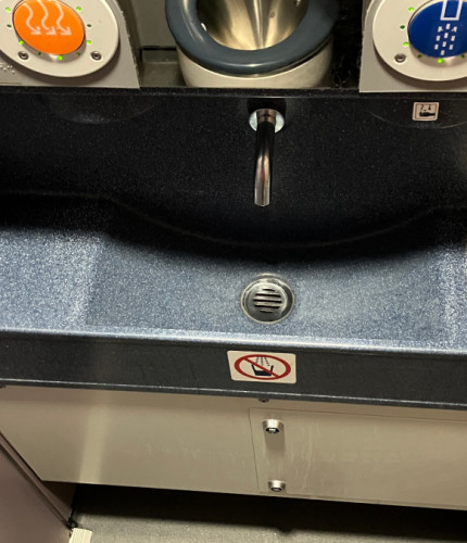 Туалет в головном вагоне ComfortJet