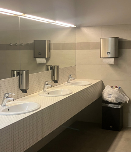 Туалет в сауне в Galerie Butovice