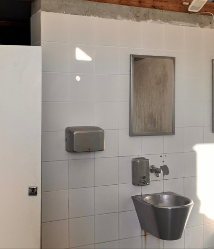 Туалет у причала Frioul