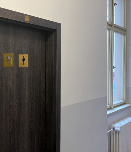 Туалет в Институте языковой и профессиональной подготовки Карлова университета