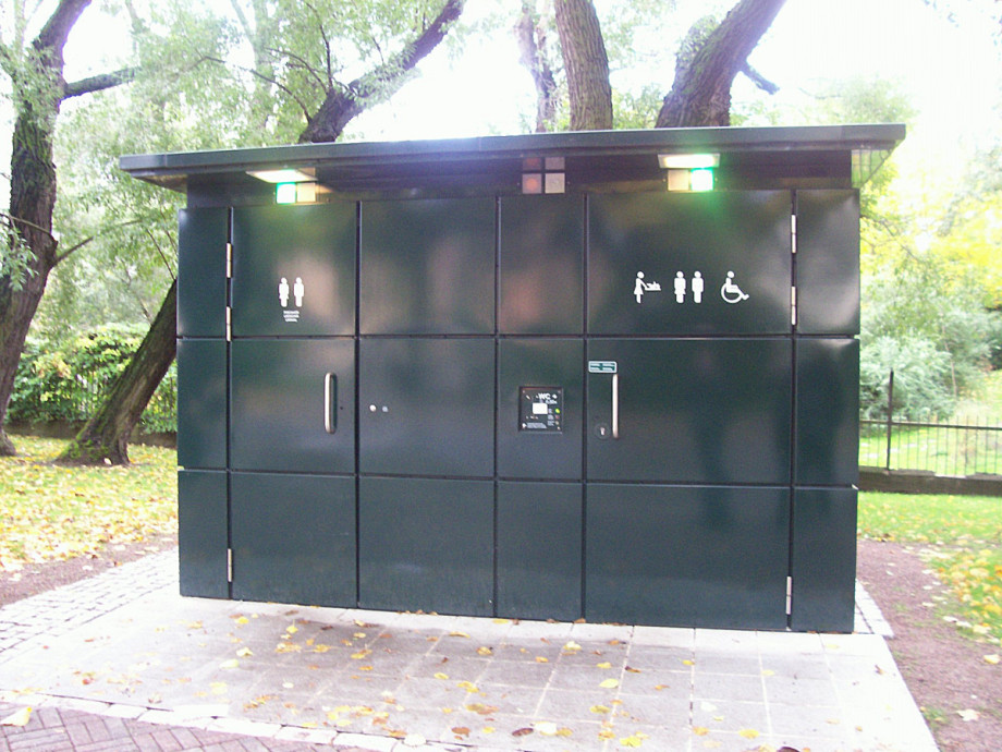Общественные туалетные кабинки на набережной Kajsaniemi. Изображение 1