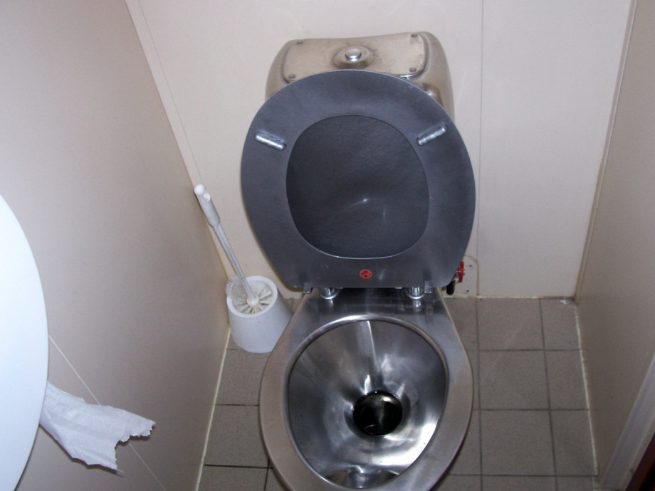 Туалет на пароме в Свеаборг. Изображение 1