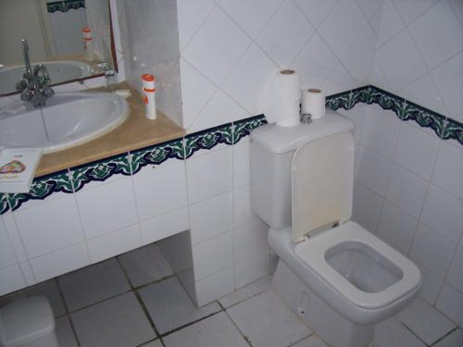 Туалет в стандартом номере отеля Garden Park. Изображение 1