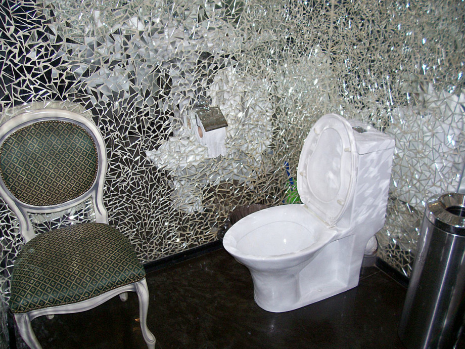 Зеркальный туалет Мажора. Изображение 1