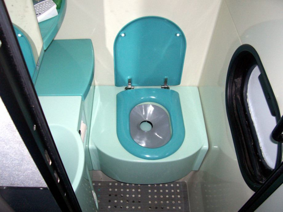 Туалет туристического автобуса Neoplan. Изображение 1