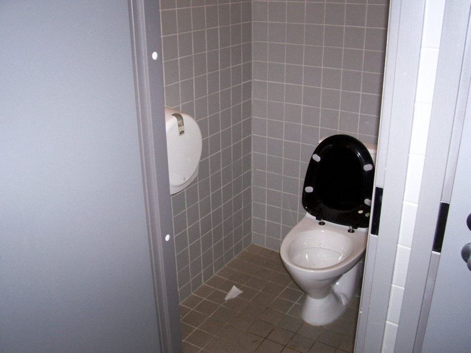Туалет в деловом центре в Хельсинки. Изображение 1
