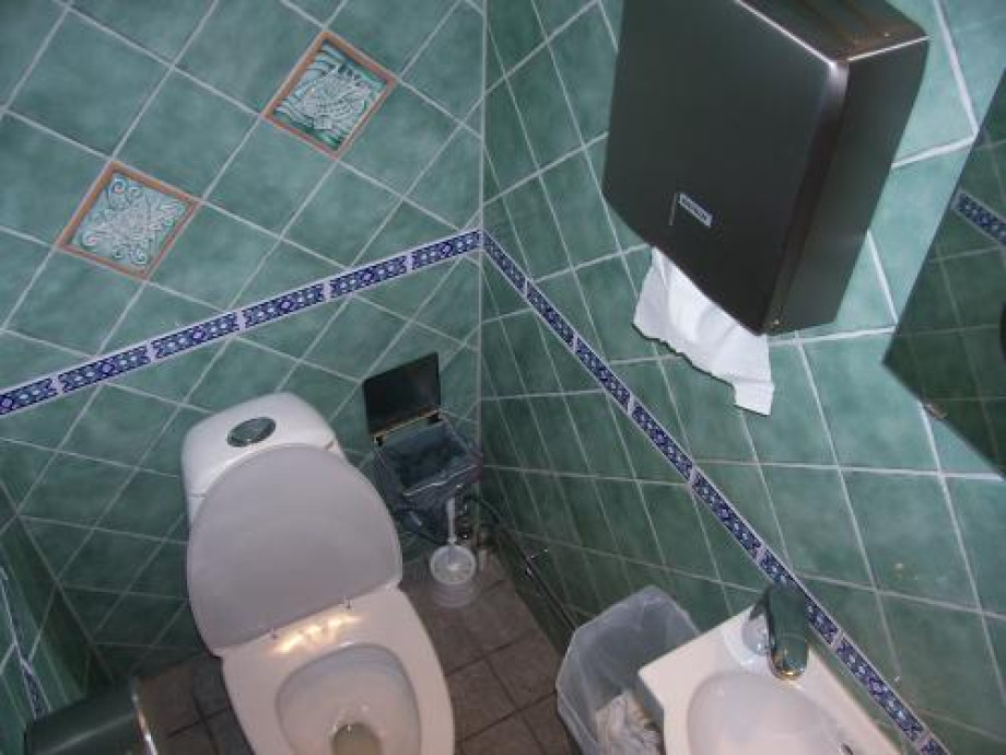 Туалет на телебашне Стокгольма. Изображение 1
