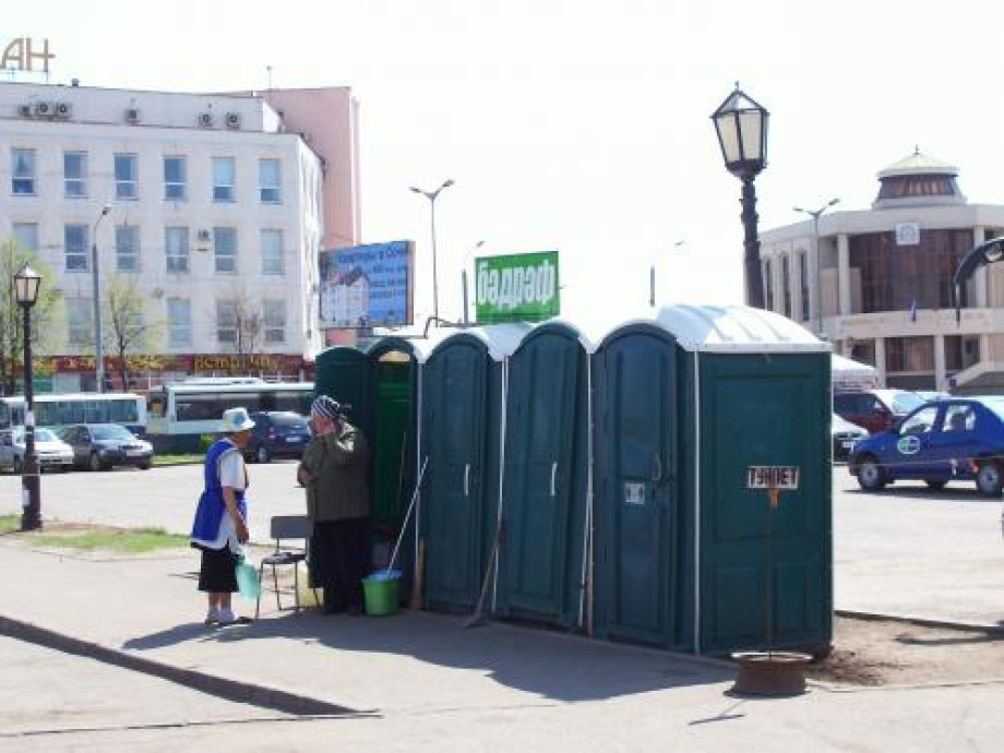 Уличные кабинки в Казани напротив вокзала. Изображение 1