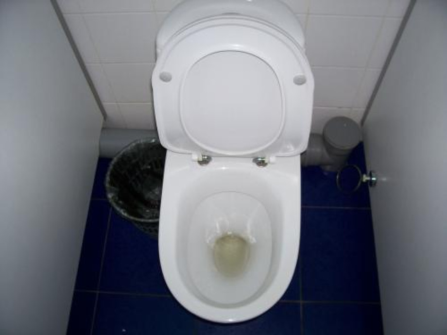 Туалет кинотеатра Каро-фильм в Атмосфере. Изображение 1