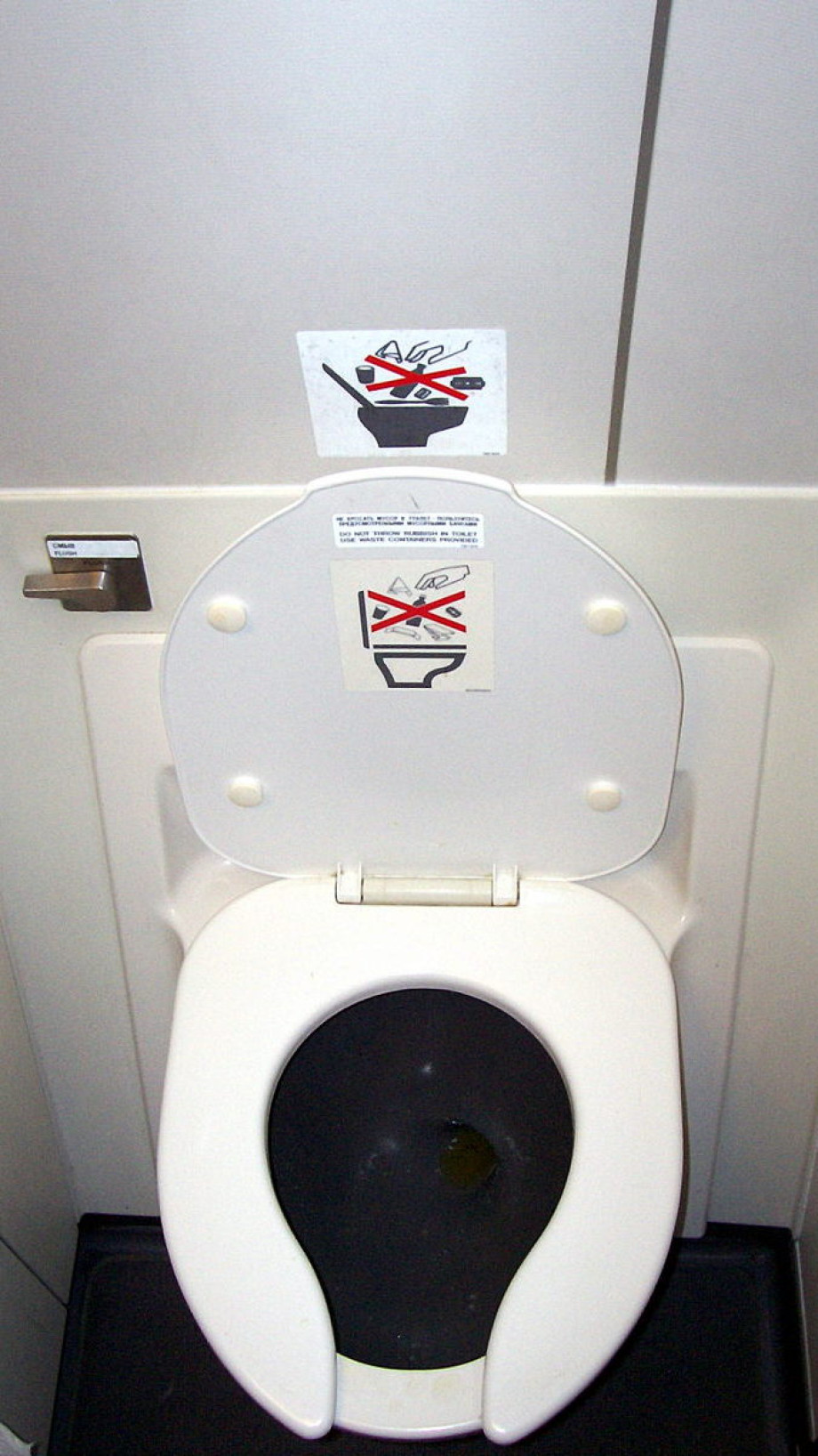 Туалет в 767 Боинге. Изображение 3