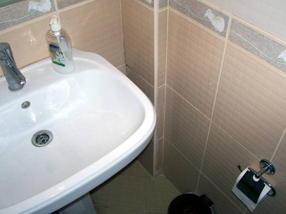 Туалет в интернет-кафе Rodina. Изображение 1
