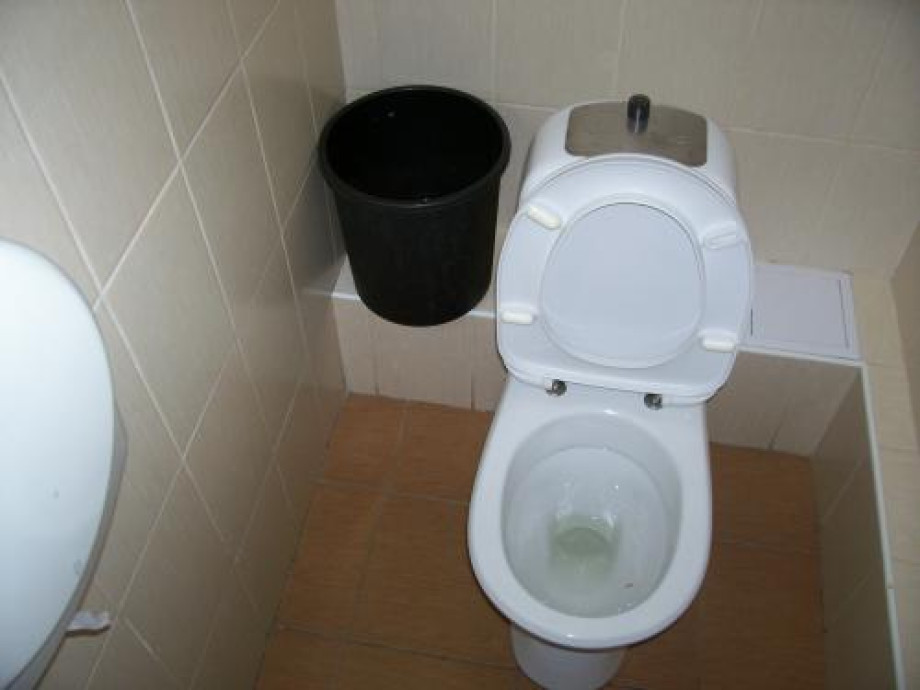 Туалет в Пулково-2 после таможенного контроля. Изображение 2