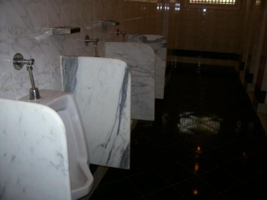Туалет в холле отеля Desert Rose. Изображение 2