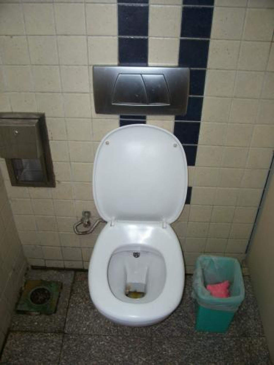 Туалет в международном аэропорту Хургады. Изображение 1