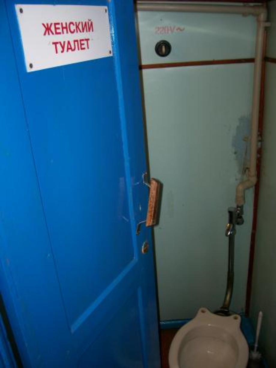 Туалет на прогулочном теплоходе "Дионисий". Изображение 2