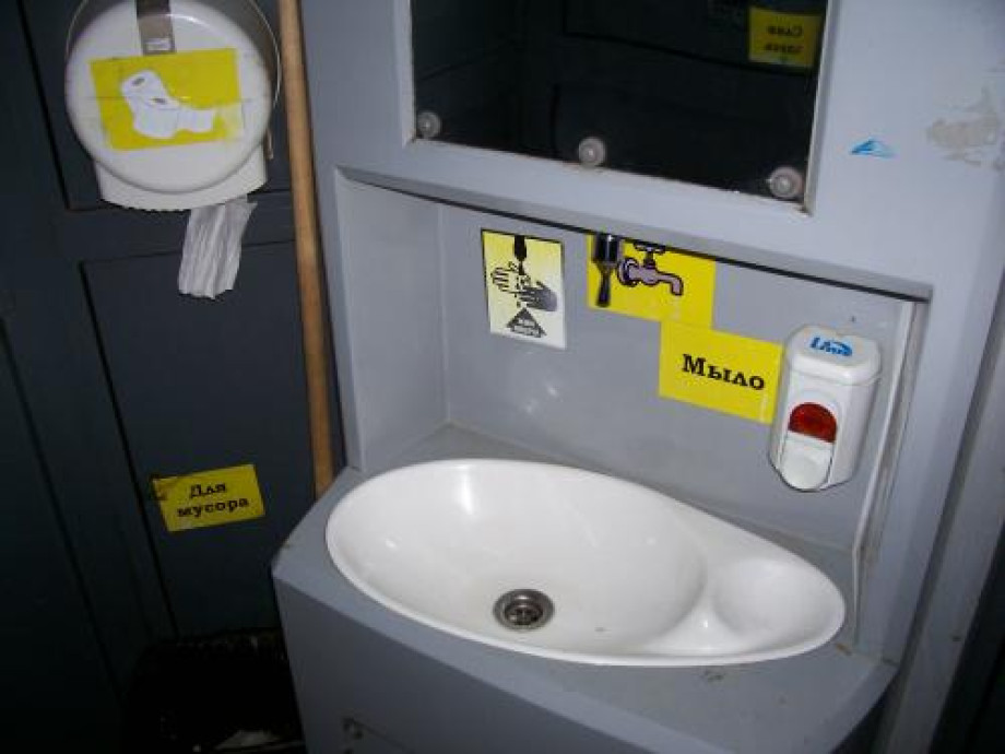 Туалетный модуль у метро "Лесная". Изображение 3