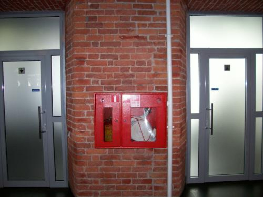 Туалет на втором этаже в едином центре документов. Изображение 1
