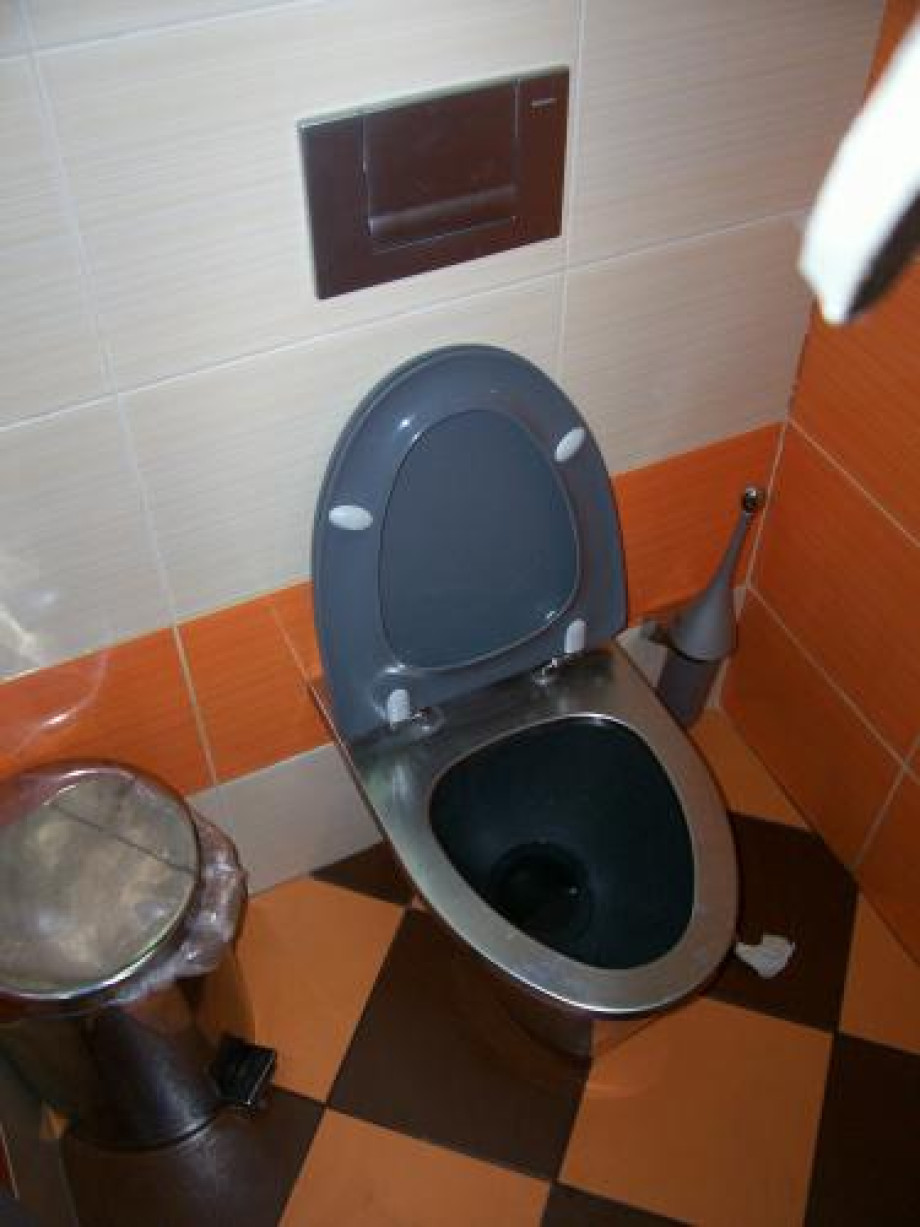 Туалет в столовой Единого Центра Документов. Изображение 3
