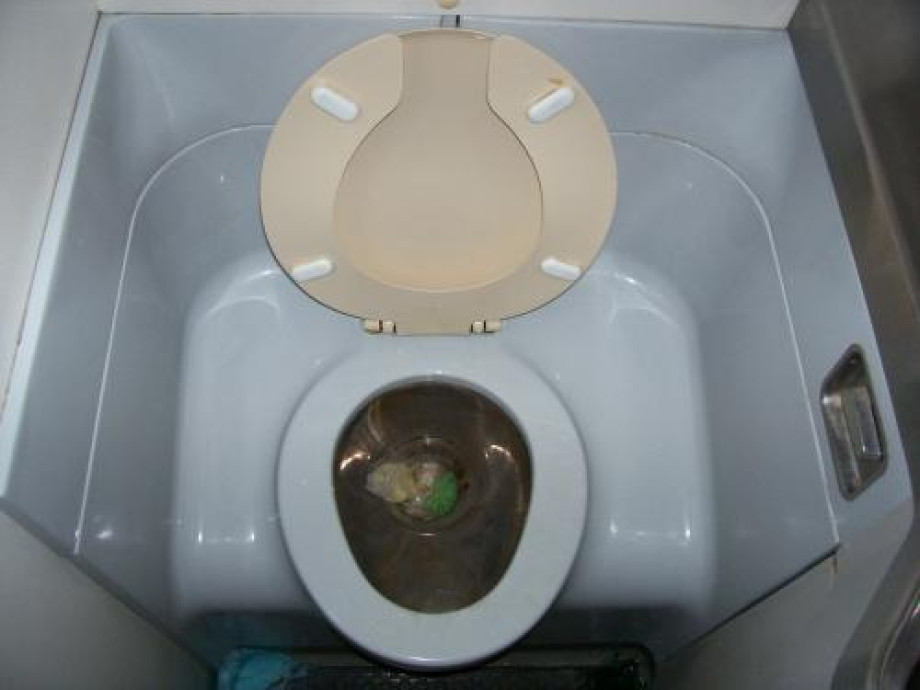 Туалет в Боинге 737-300 Nouvelair. Изображение 2