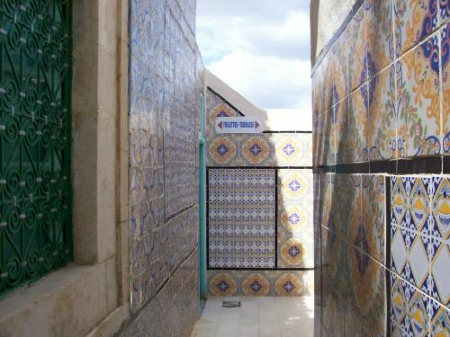 Туалеты в музее Dar Essid. Изображение 2