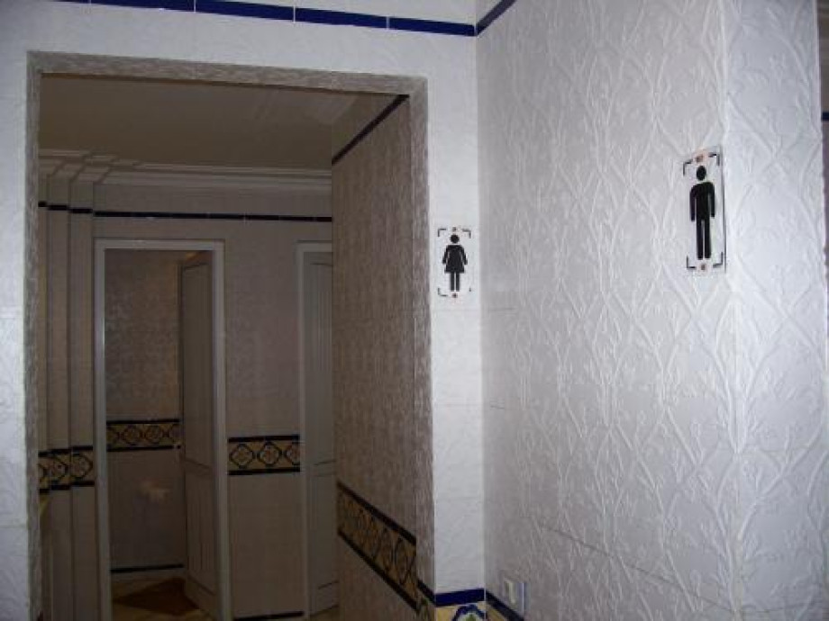 Туалет в холле отеля Marhaba. Изображение 1