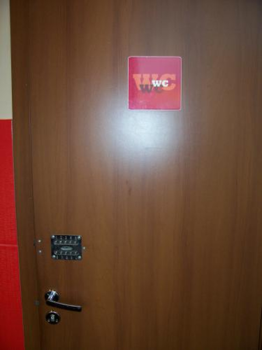 Туалет в «Ростикс-KFC» в Рыбацком. Изображение 3