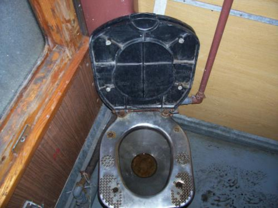 Туалет в скором поезде Казань — Москва. Изображение 1
