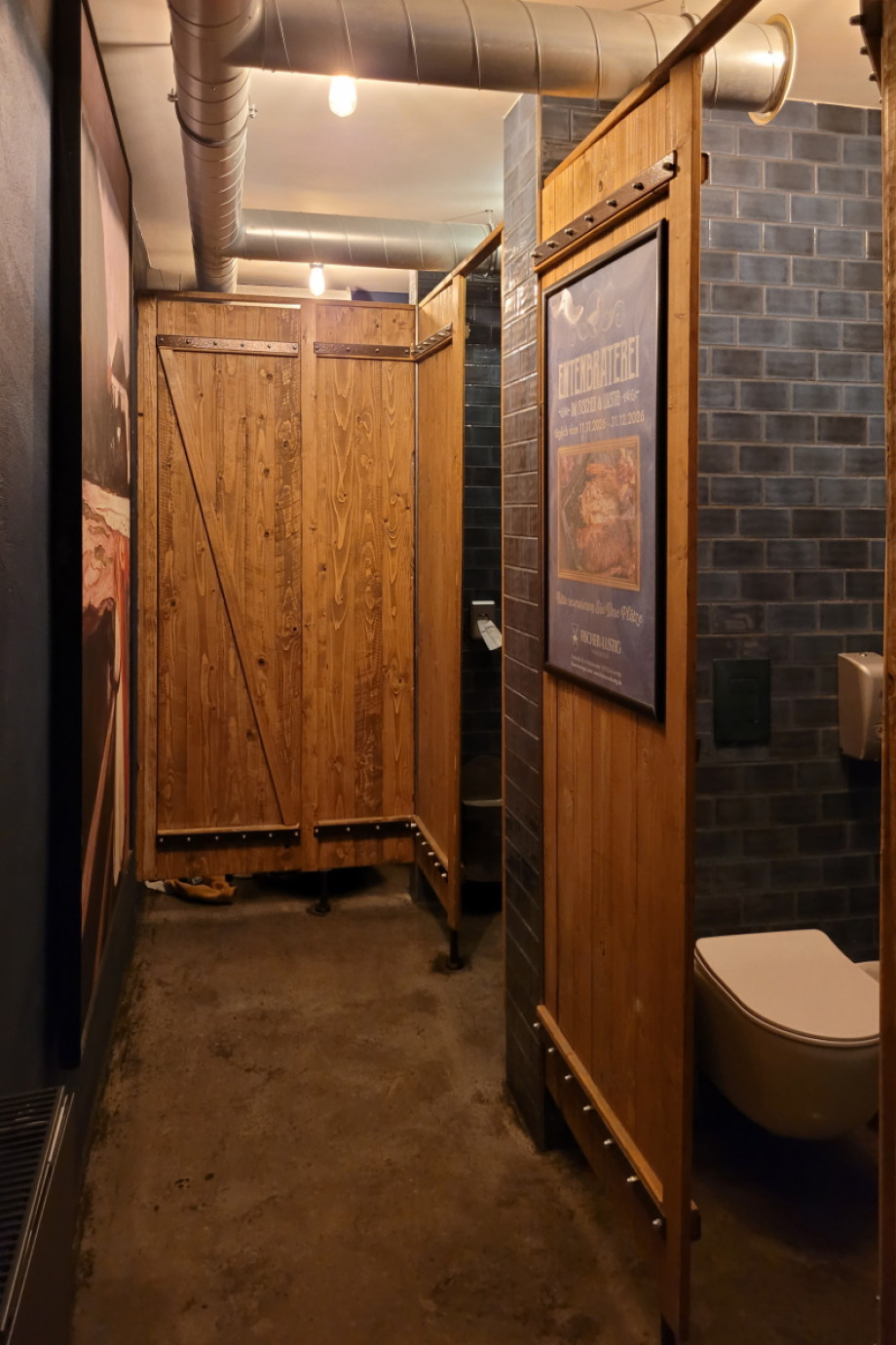 Туалет в ресторане Fischer & Lustig. Изображение 6