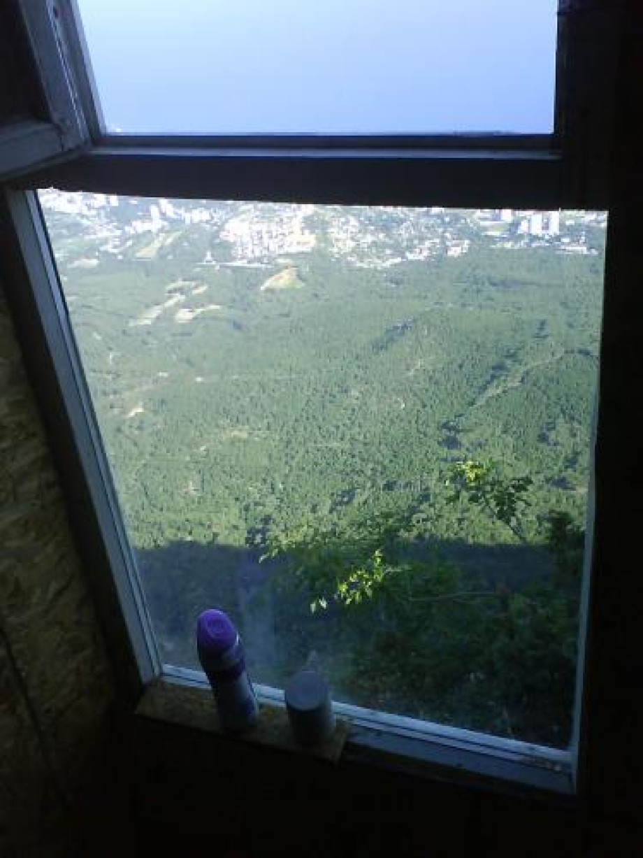 Туалет на вершине горы Ай-Петри. Изображение 2