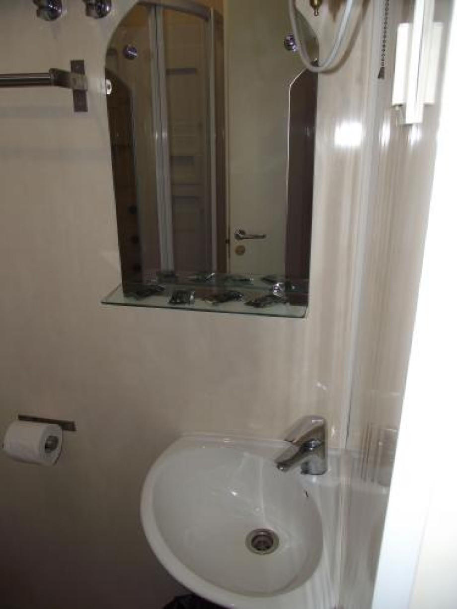 Туалет в домике турбазы «Орех». Изображение 2