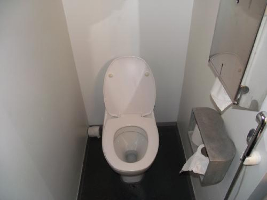 Туалет в музее современного искусства Киасма. Изображение 2