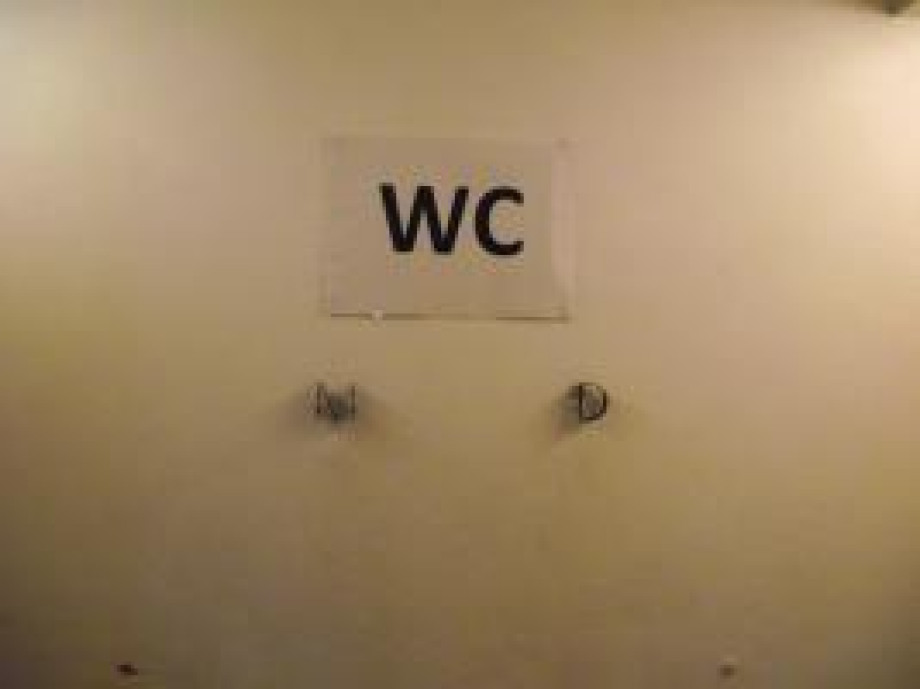 Туалет в гардеробе музея-замка в Турку. Изображение 1