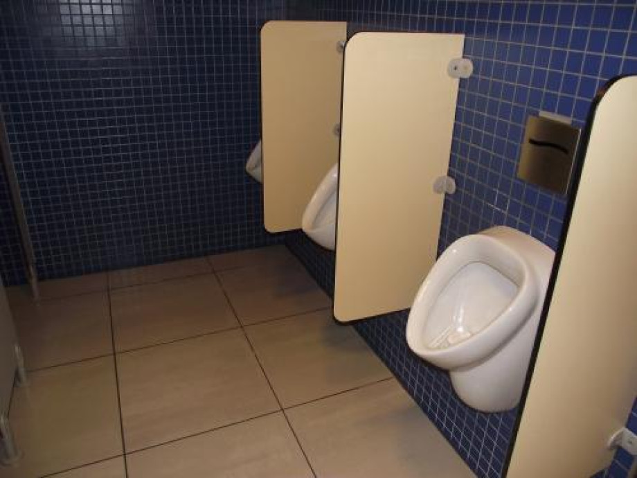 Туалет в холле гостиницы Porto Bello. Изображение 2