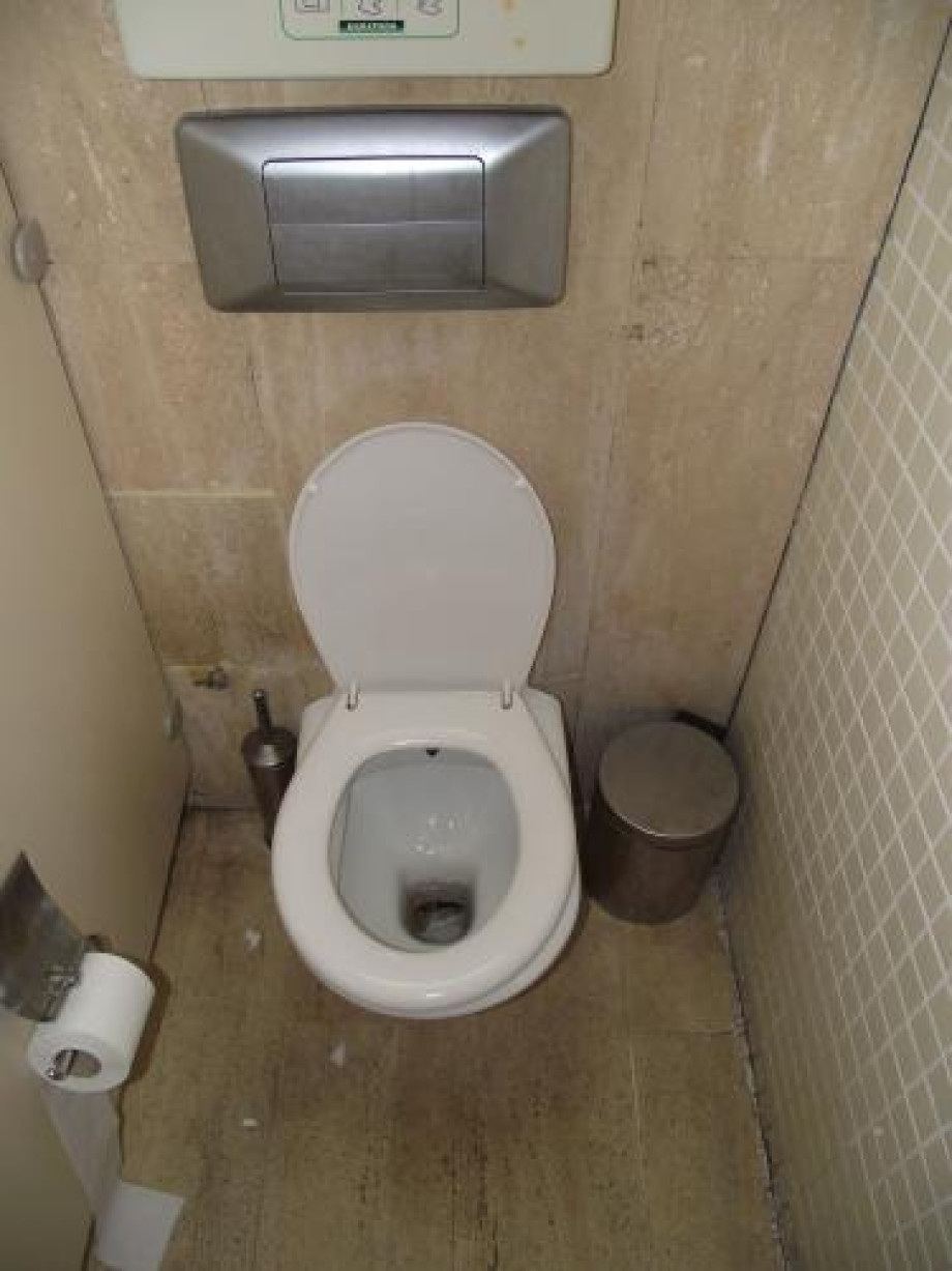 Туалет в парке Minicity. Изображение 3