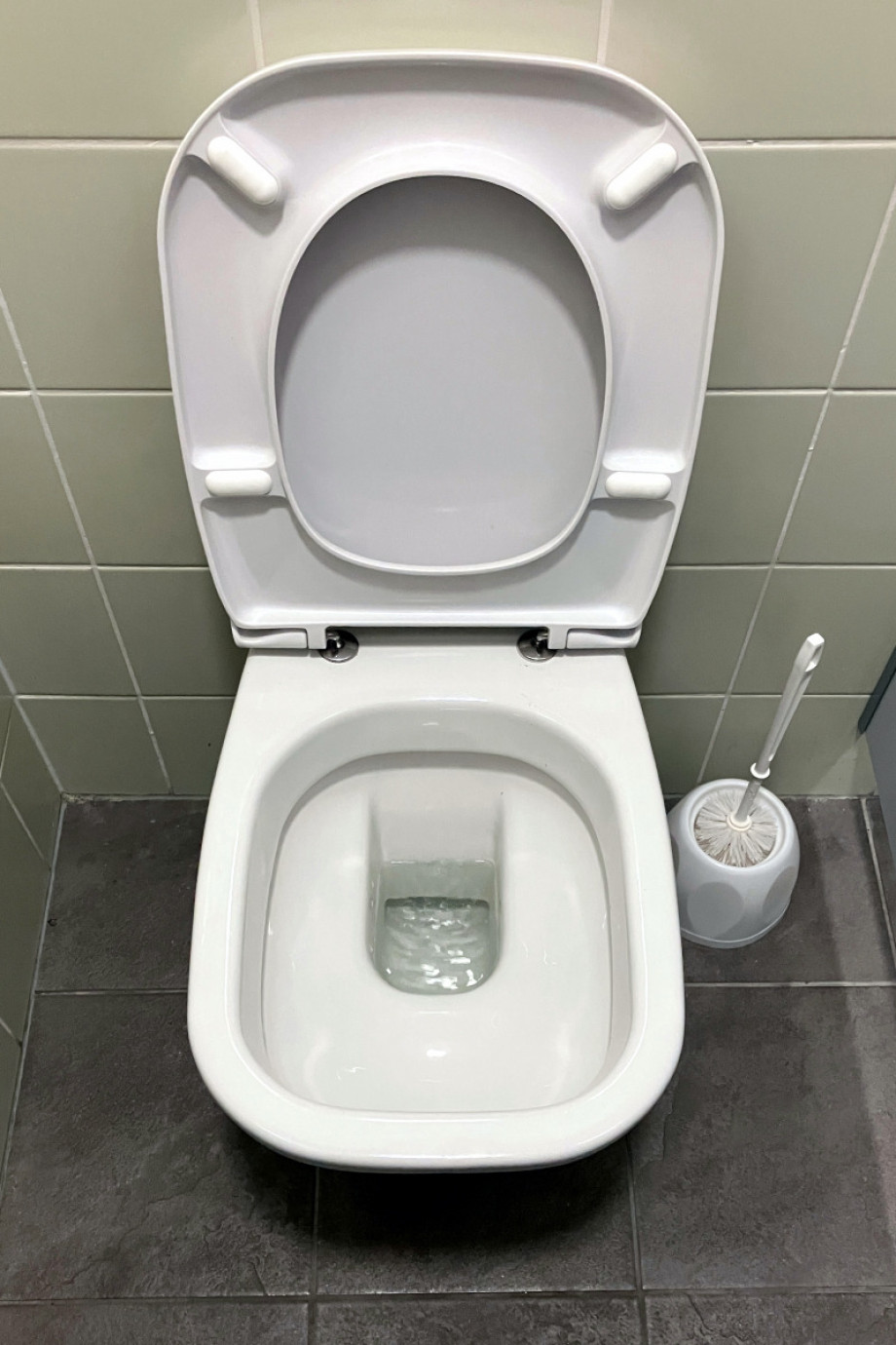 Туалет в холле Aquapalace Praha. Изображение 4