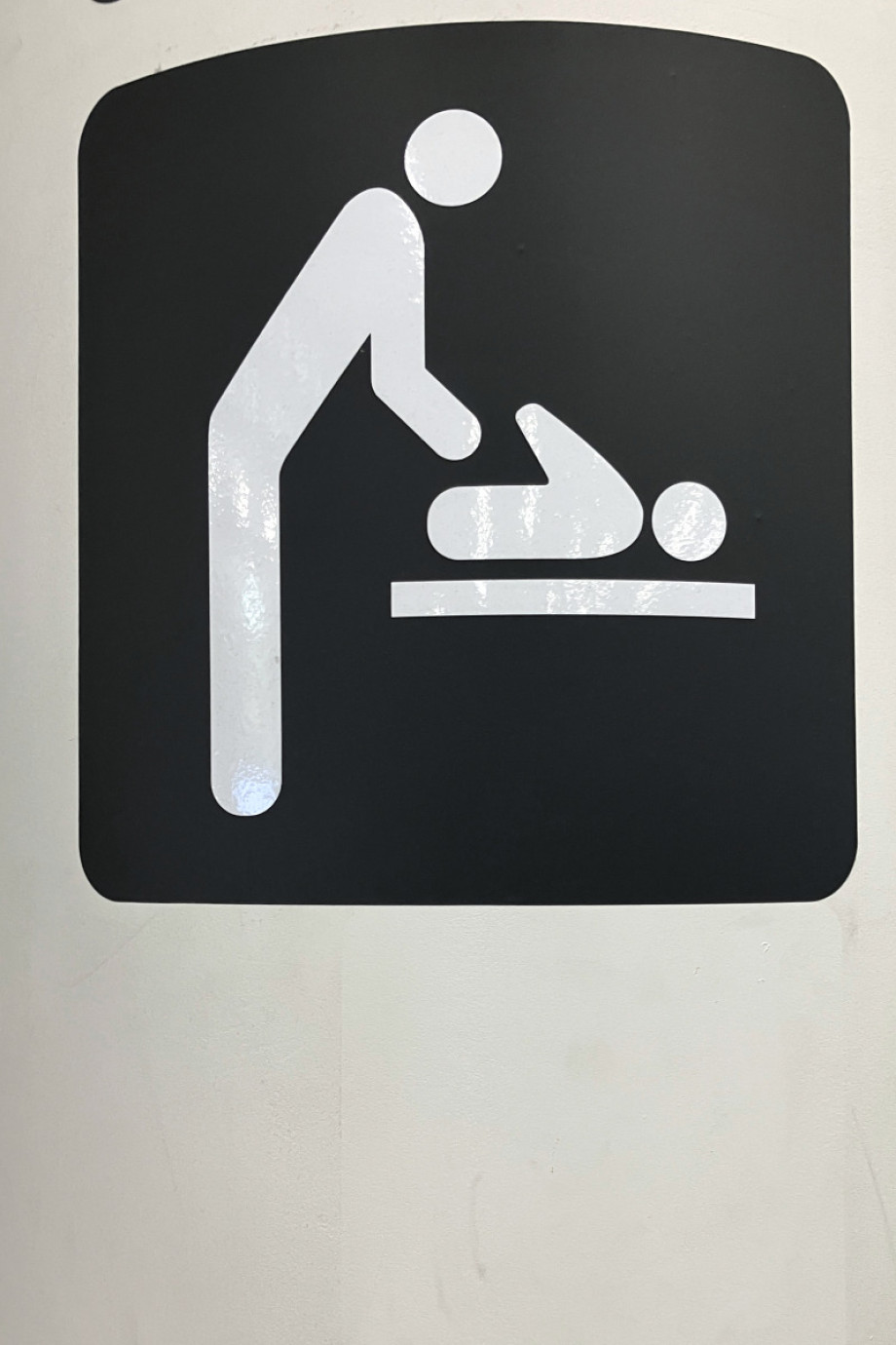 Туалет в зале регистраций брюссельского аэропорта. Изображение 4