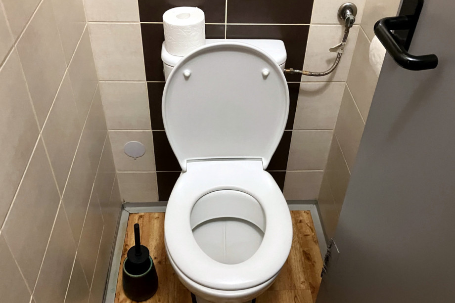 Туалет в бургерной Na Hubálce. Изображение 4