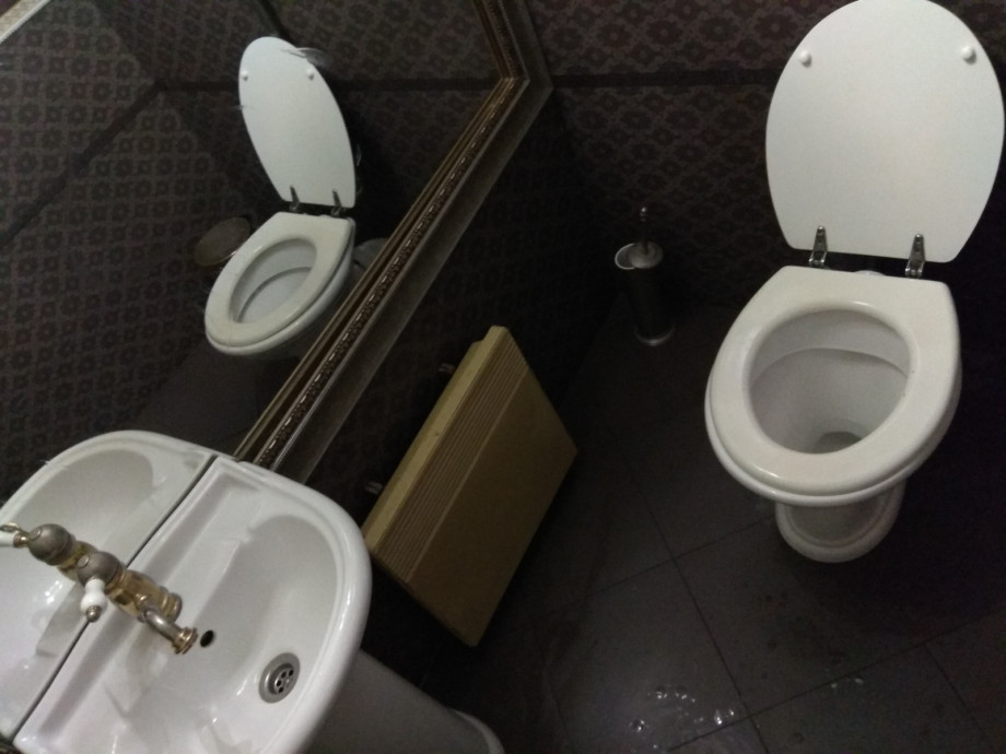 Туалет в ресторане Обломов. Изображение 1